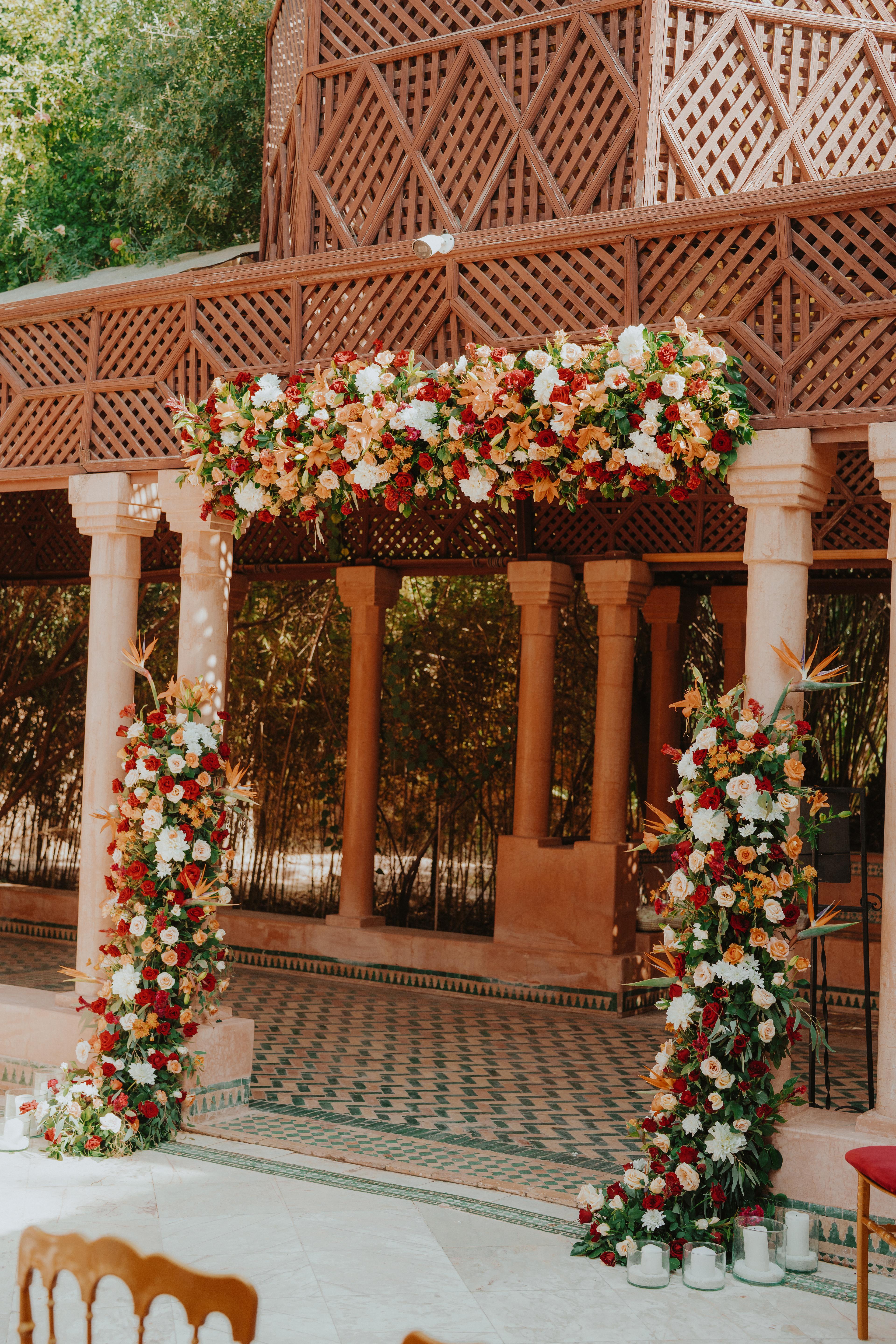 Flowers and decoration of the place of ceremony