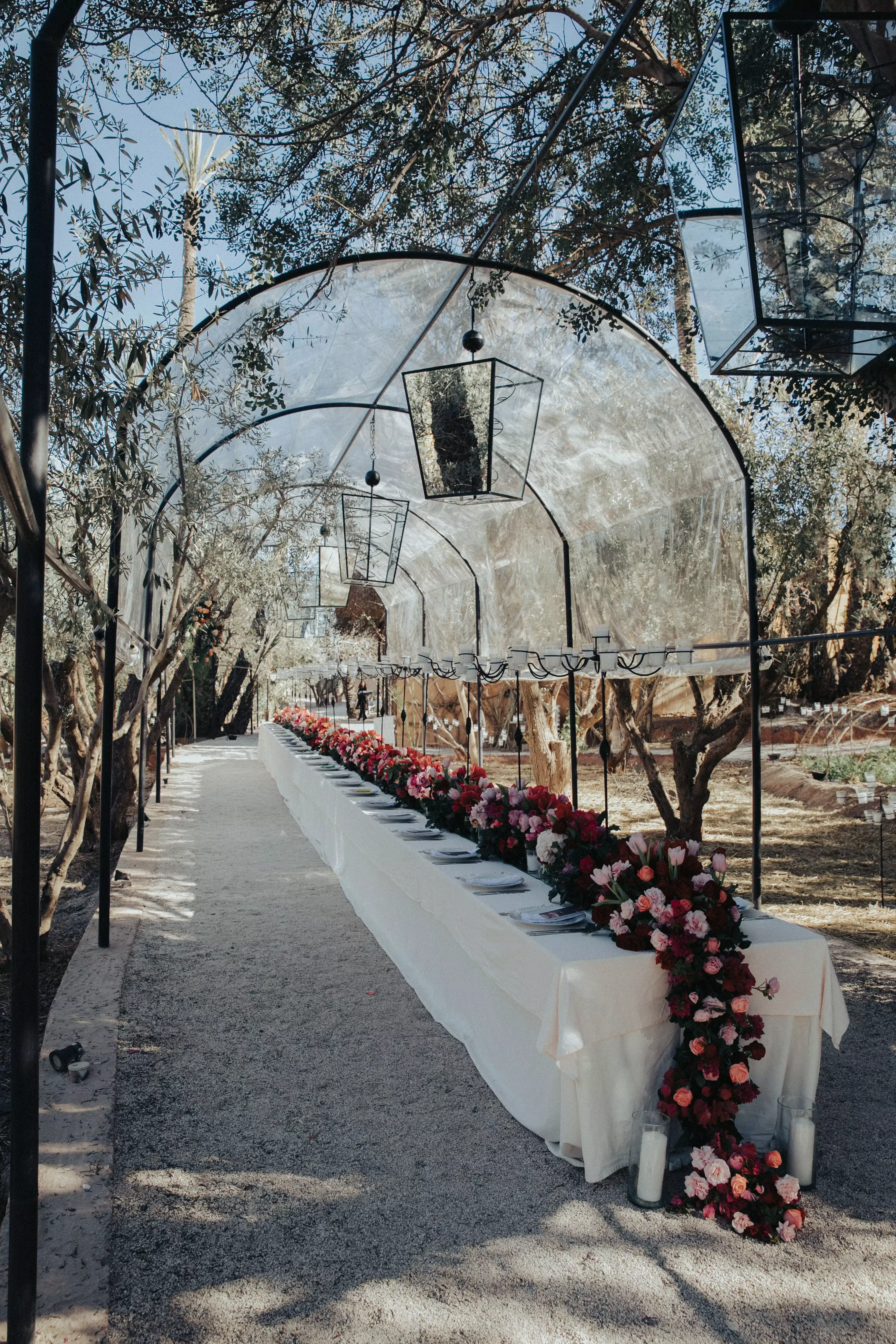 Outdoor wedding reception table styling 