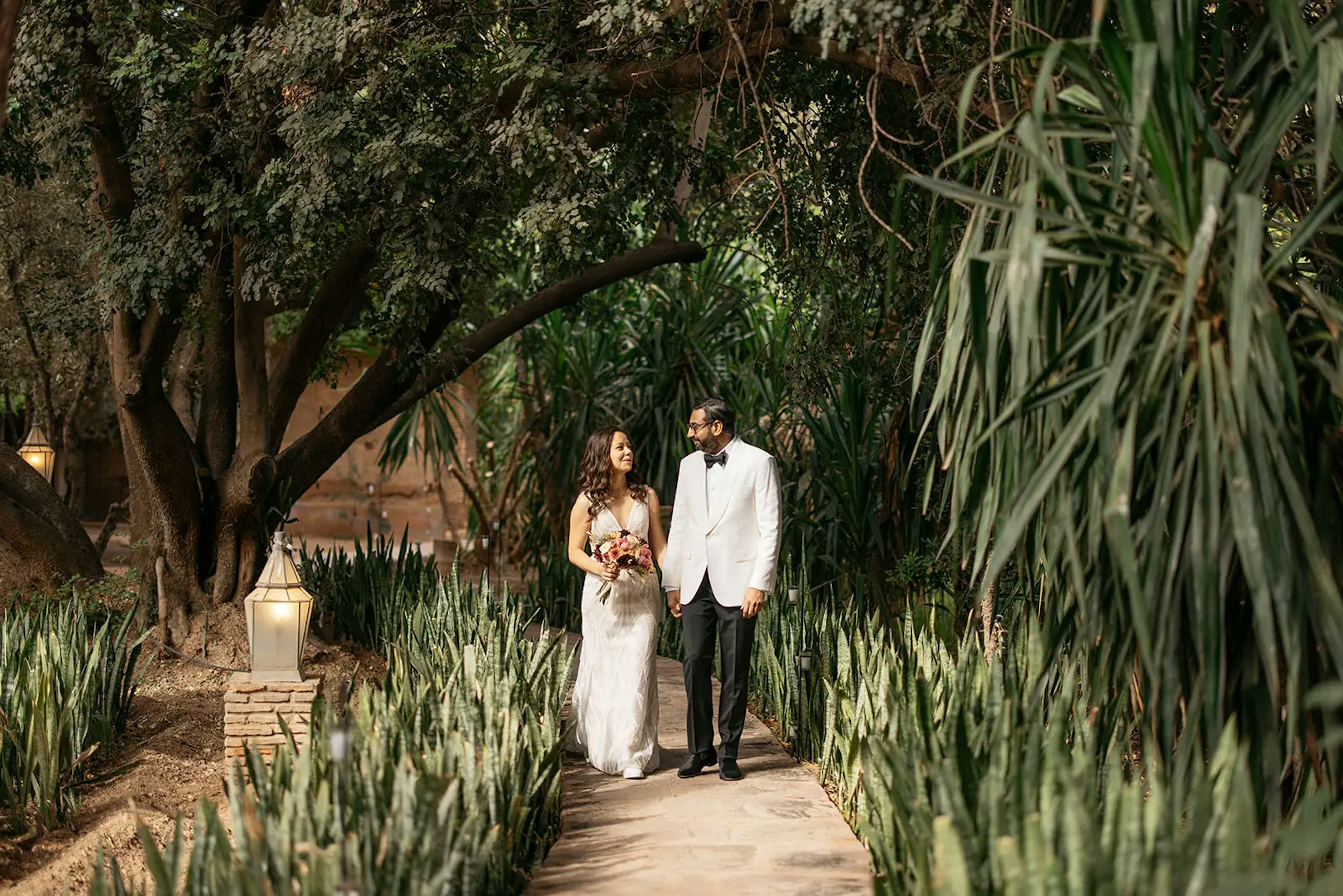 Photo shoot of brides around the vegetation