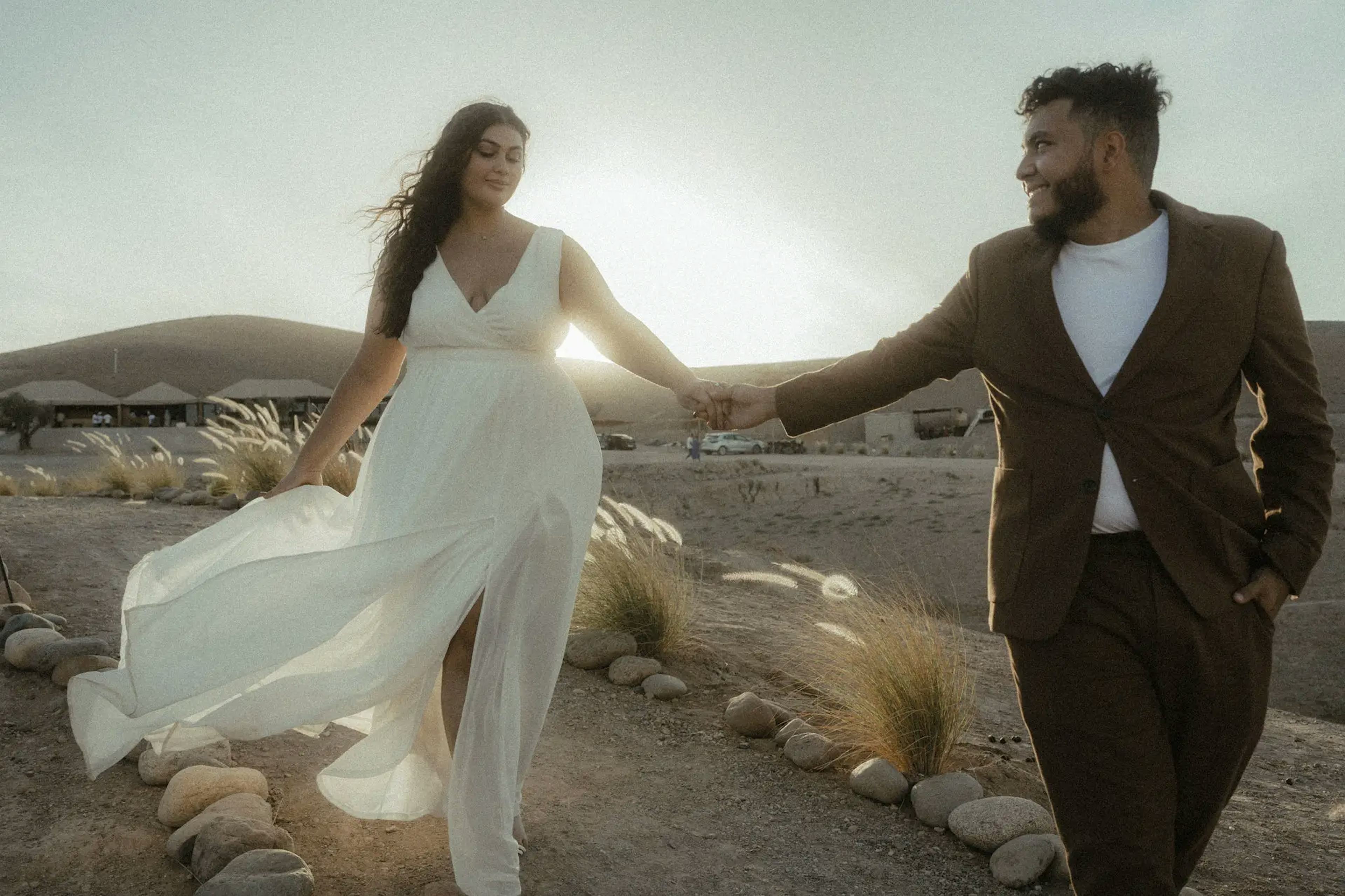 Photo shooting of spouses in the desert