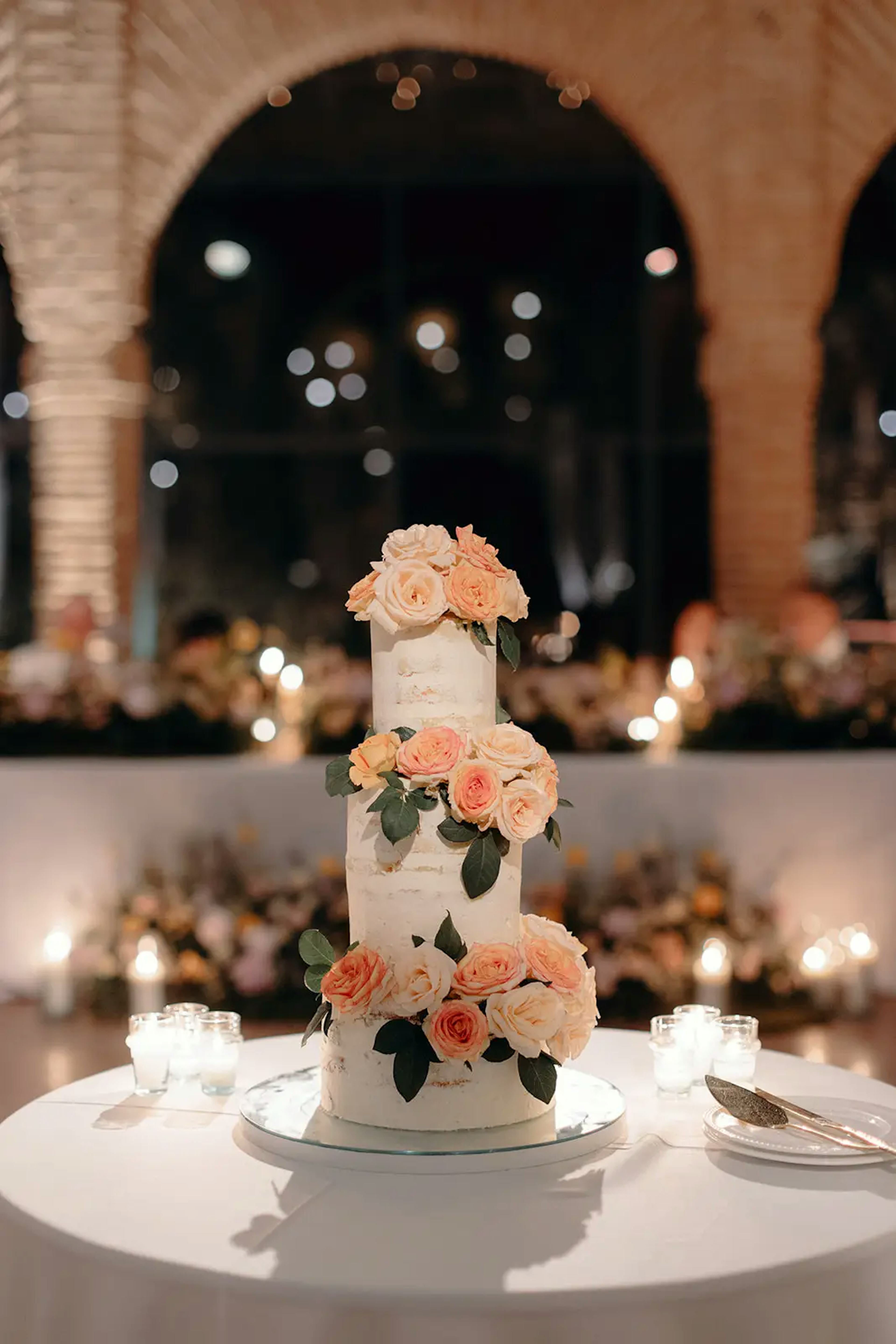 Elegant wedding cake. Marrakech wedding