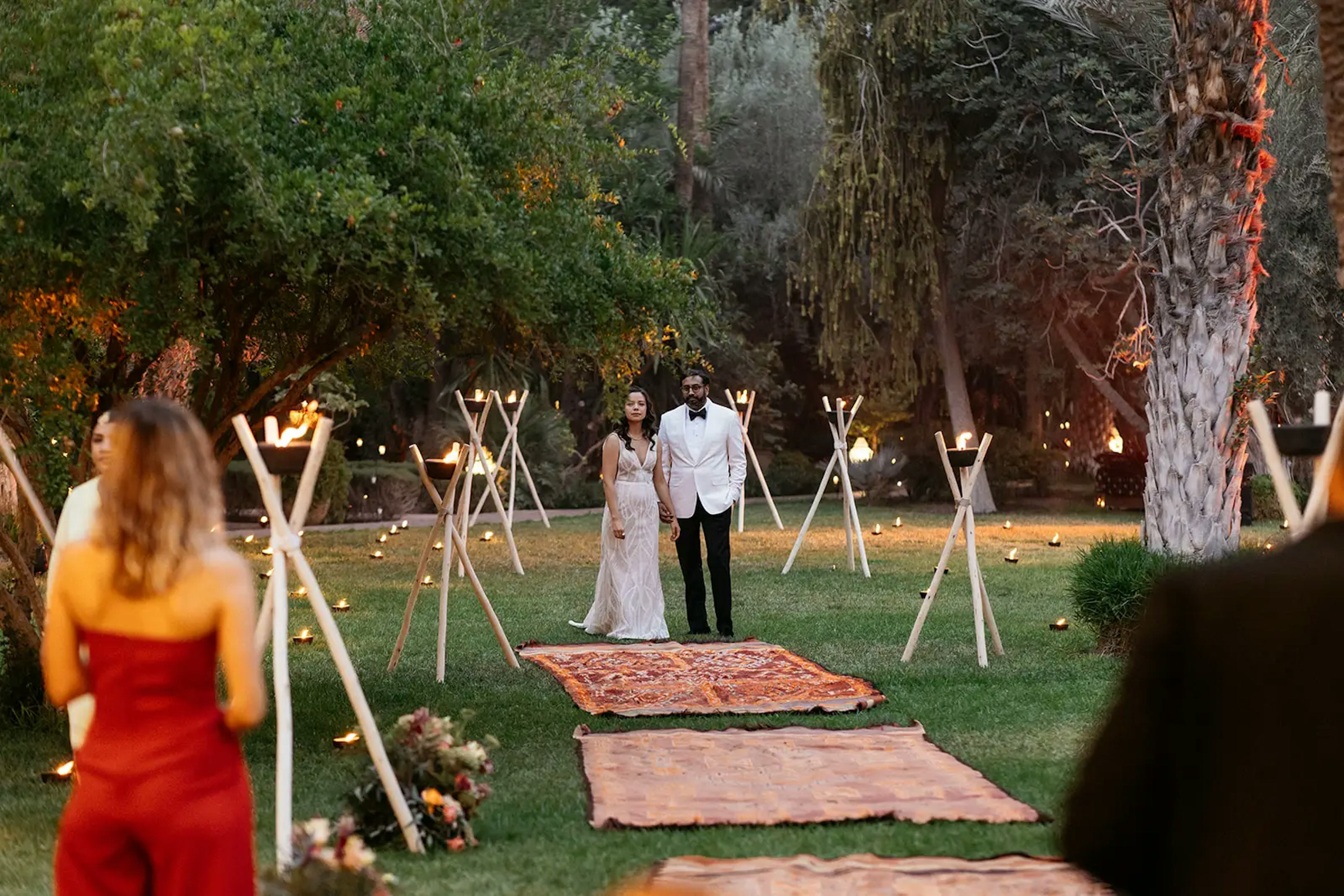 Arrival of the brides for the beginning of dinner