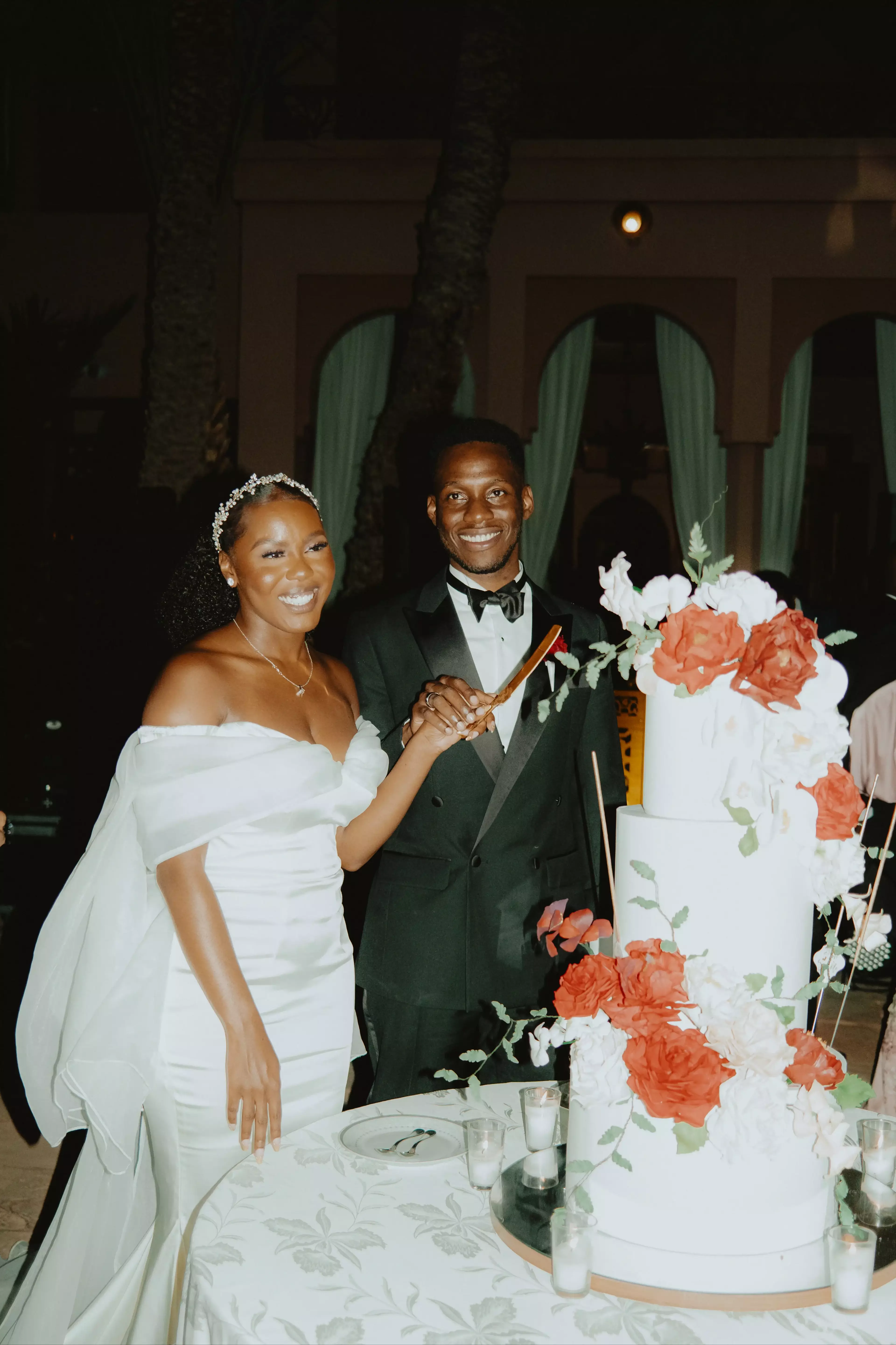 Tasting of the wedding cake 