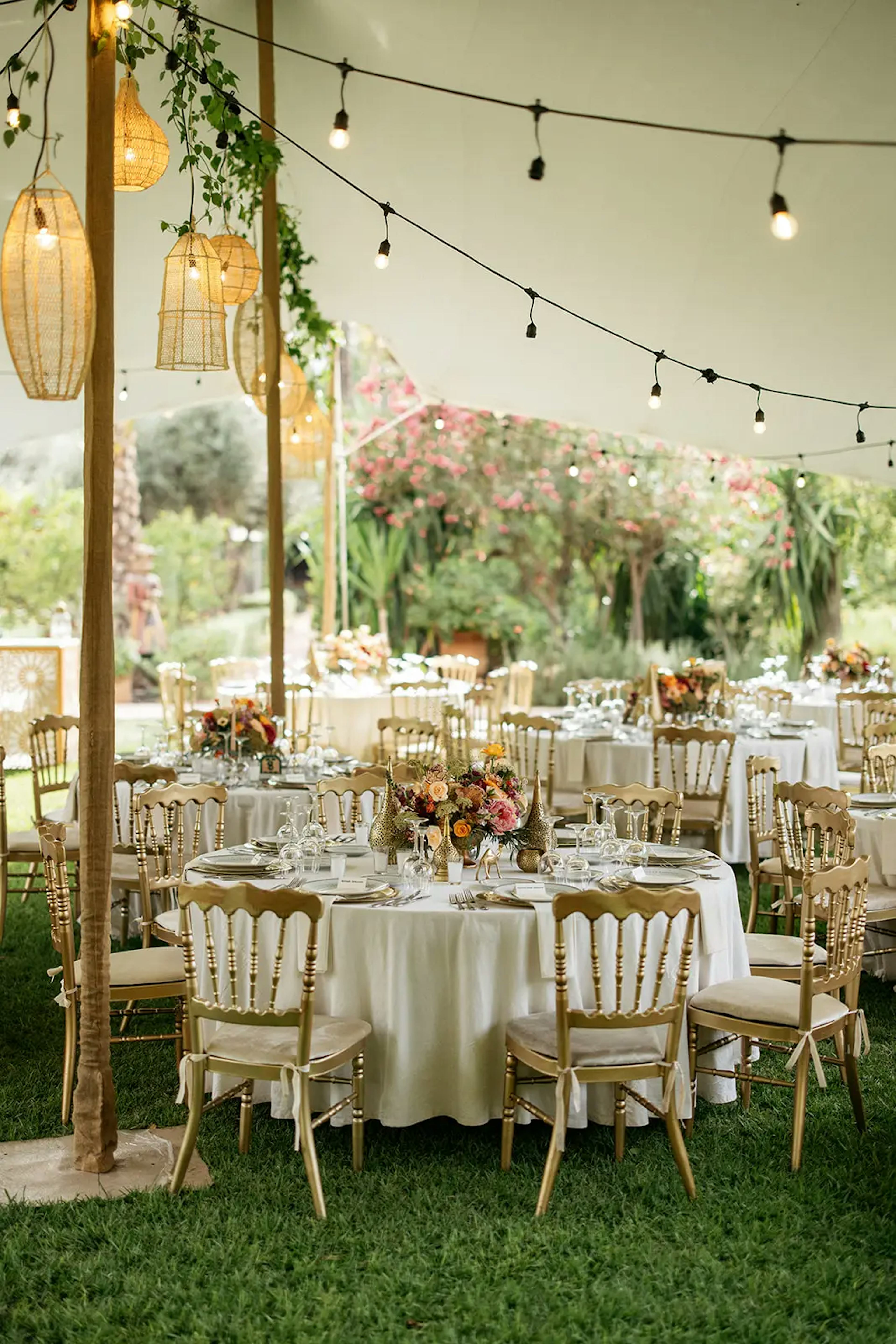 Decoration of the wedding day table