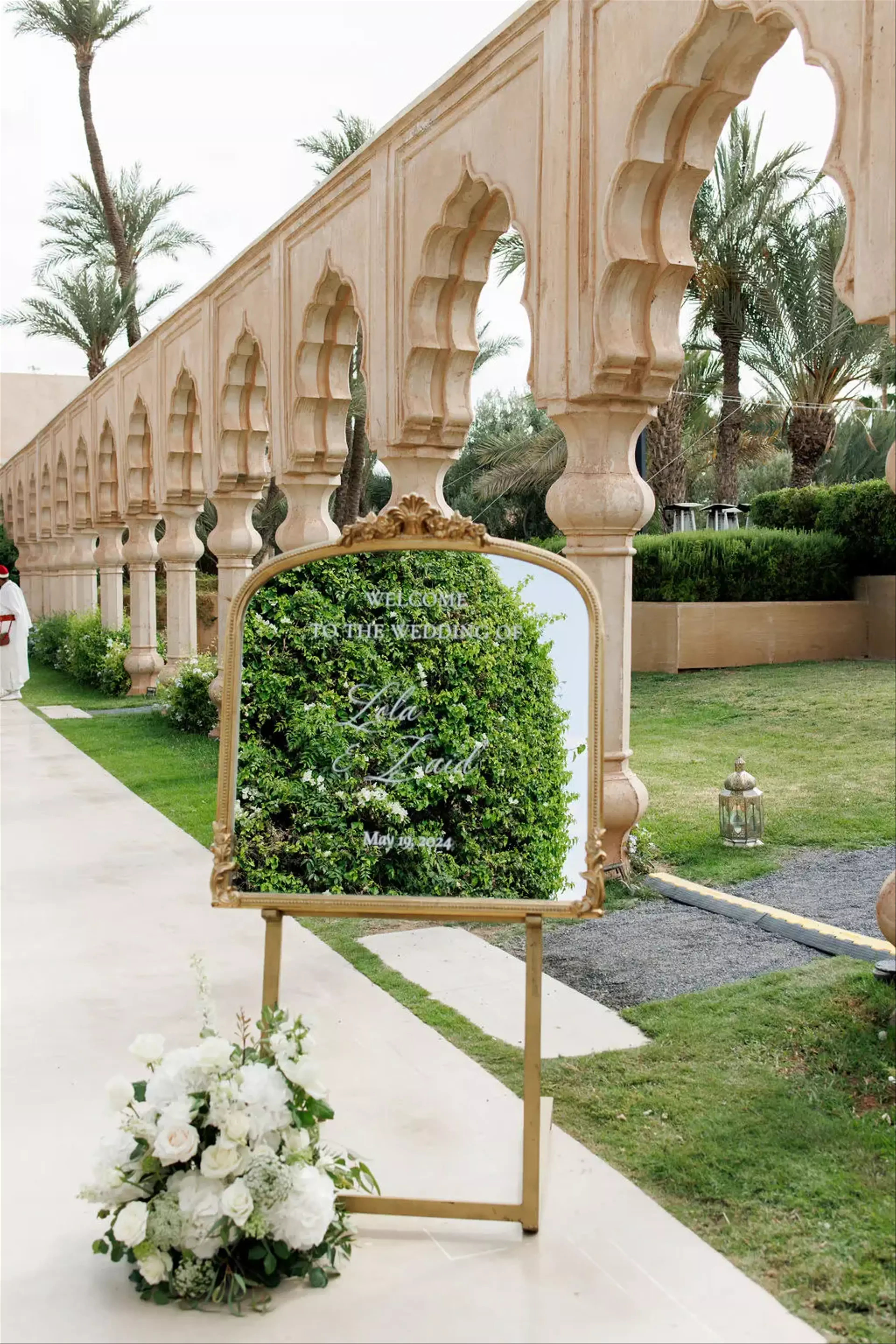 Elegant wedding welcome sign 