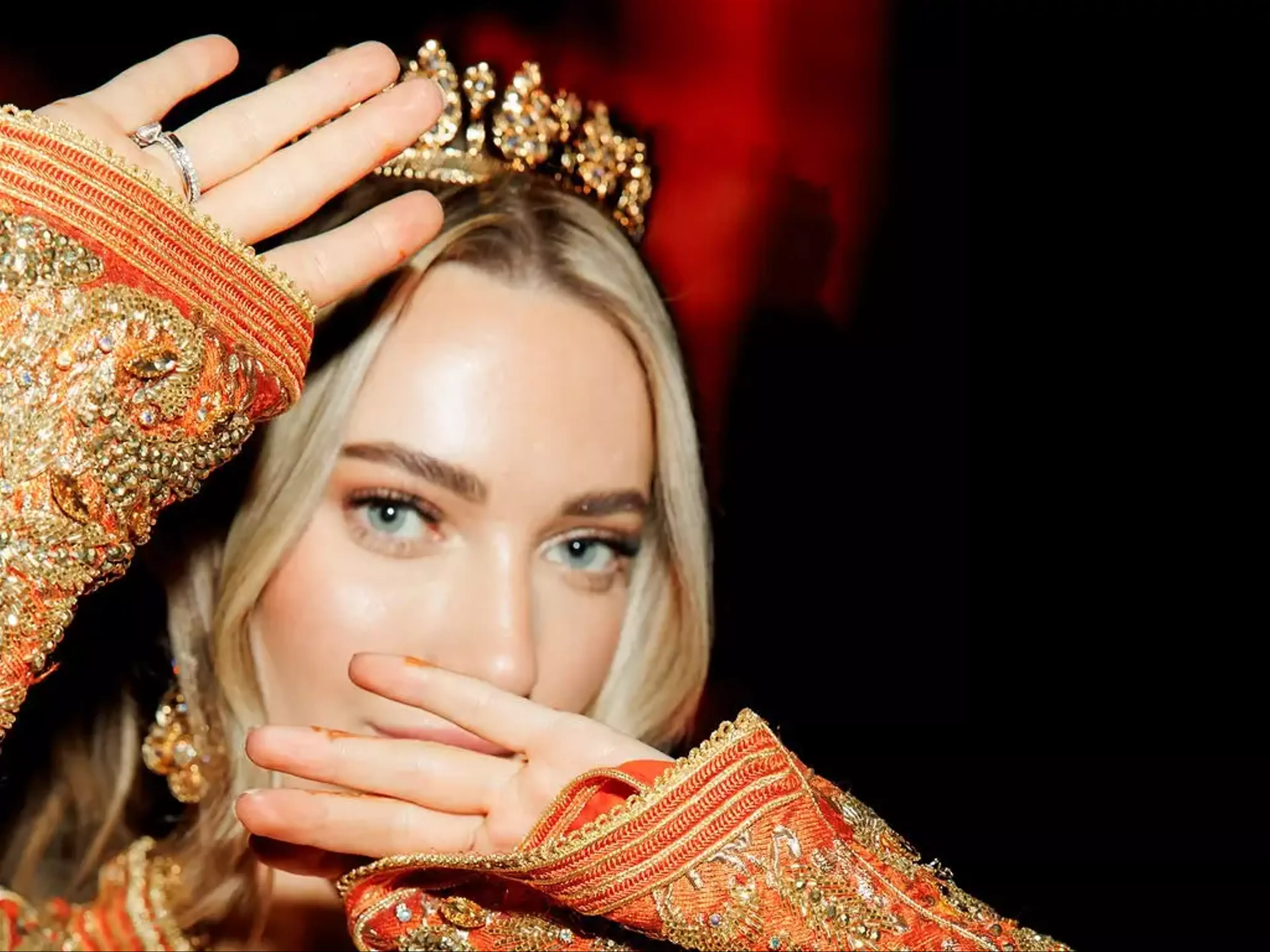 Traditional Moroccan bride outfit 