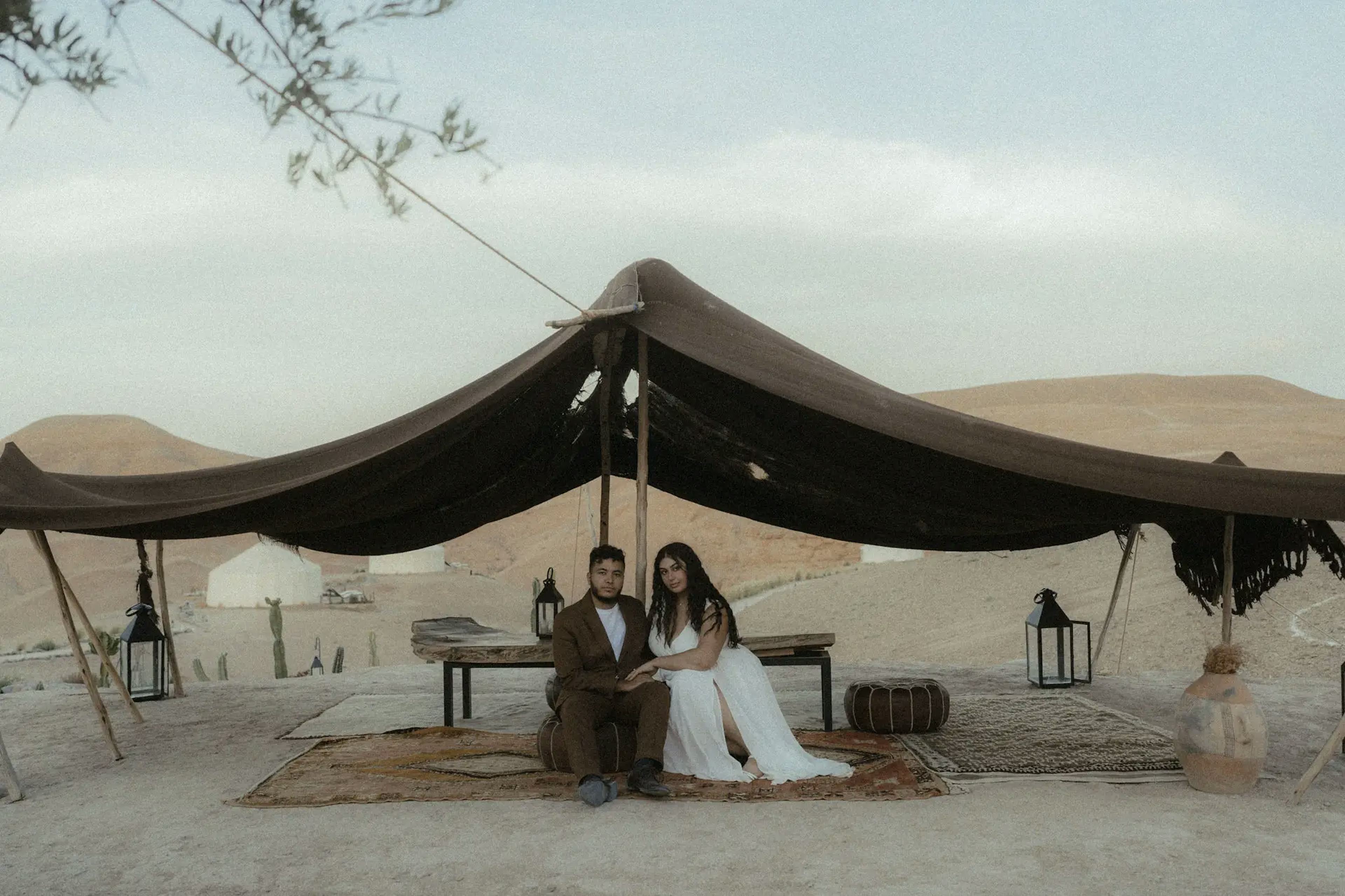 Photo shooting of the spouses on the place of the welcome dinner 