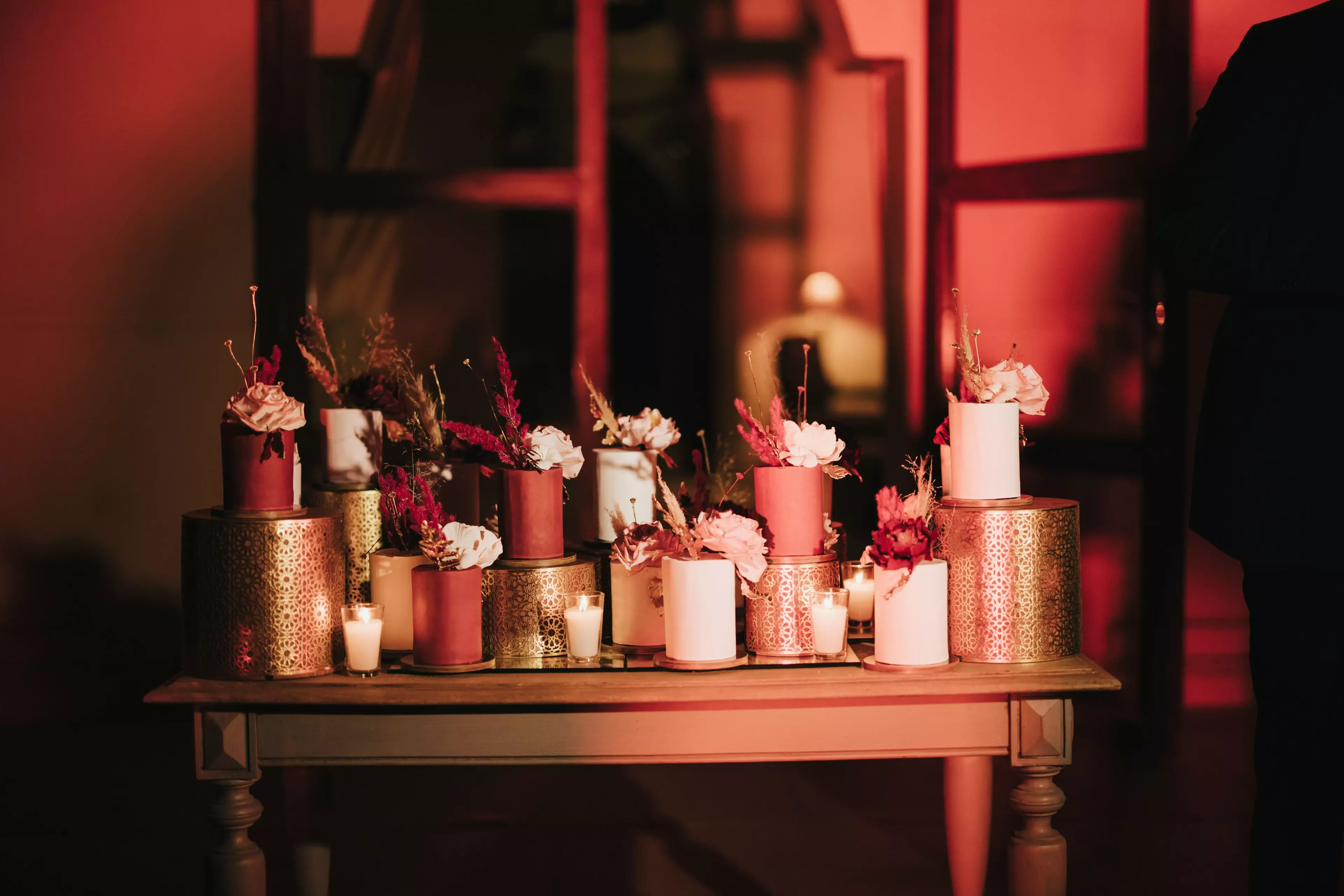 Luxury wedding cake table 