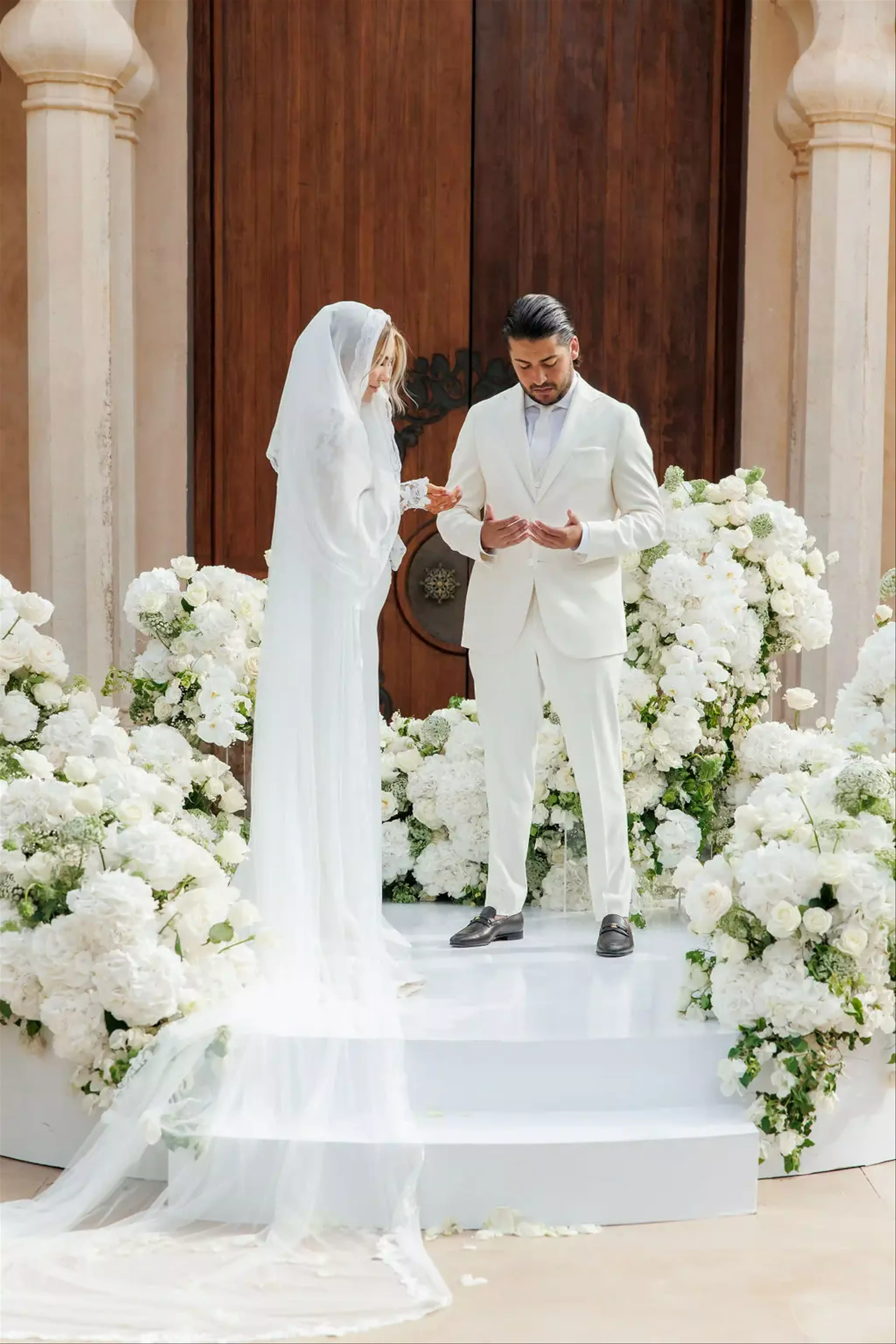 Luxury white wedding in Morocco 