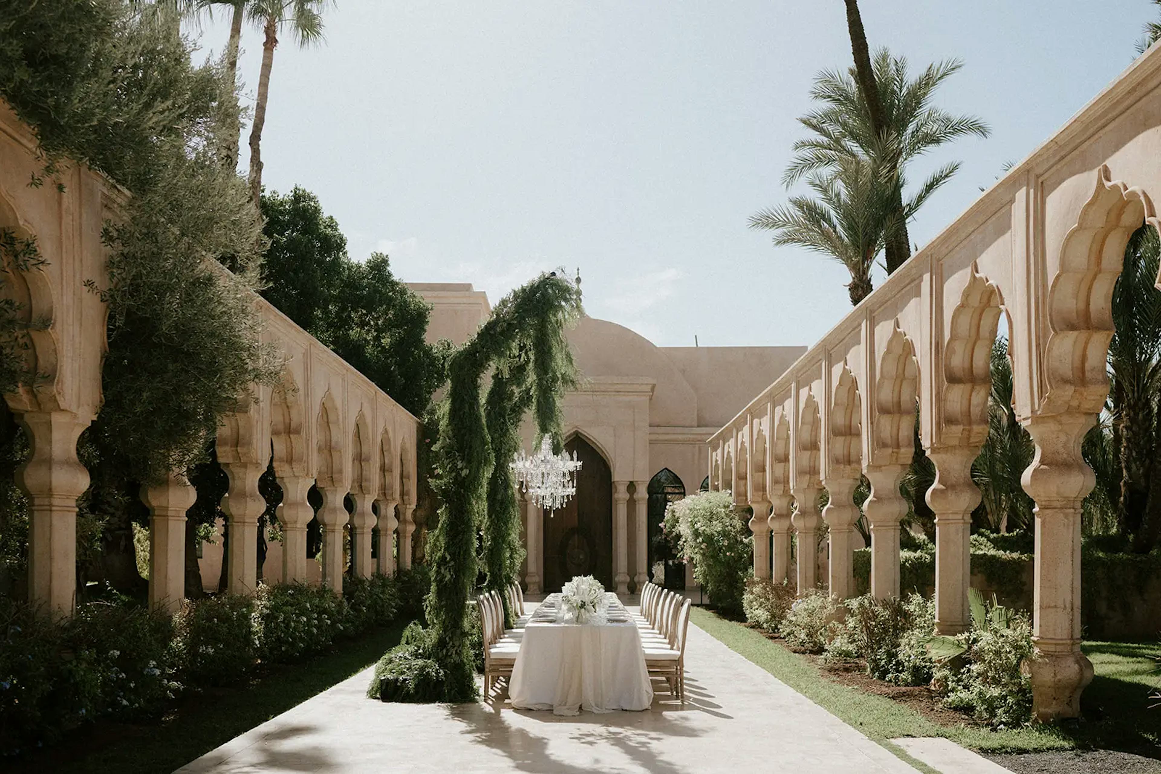 Palais Namaskar -art table