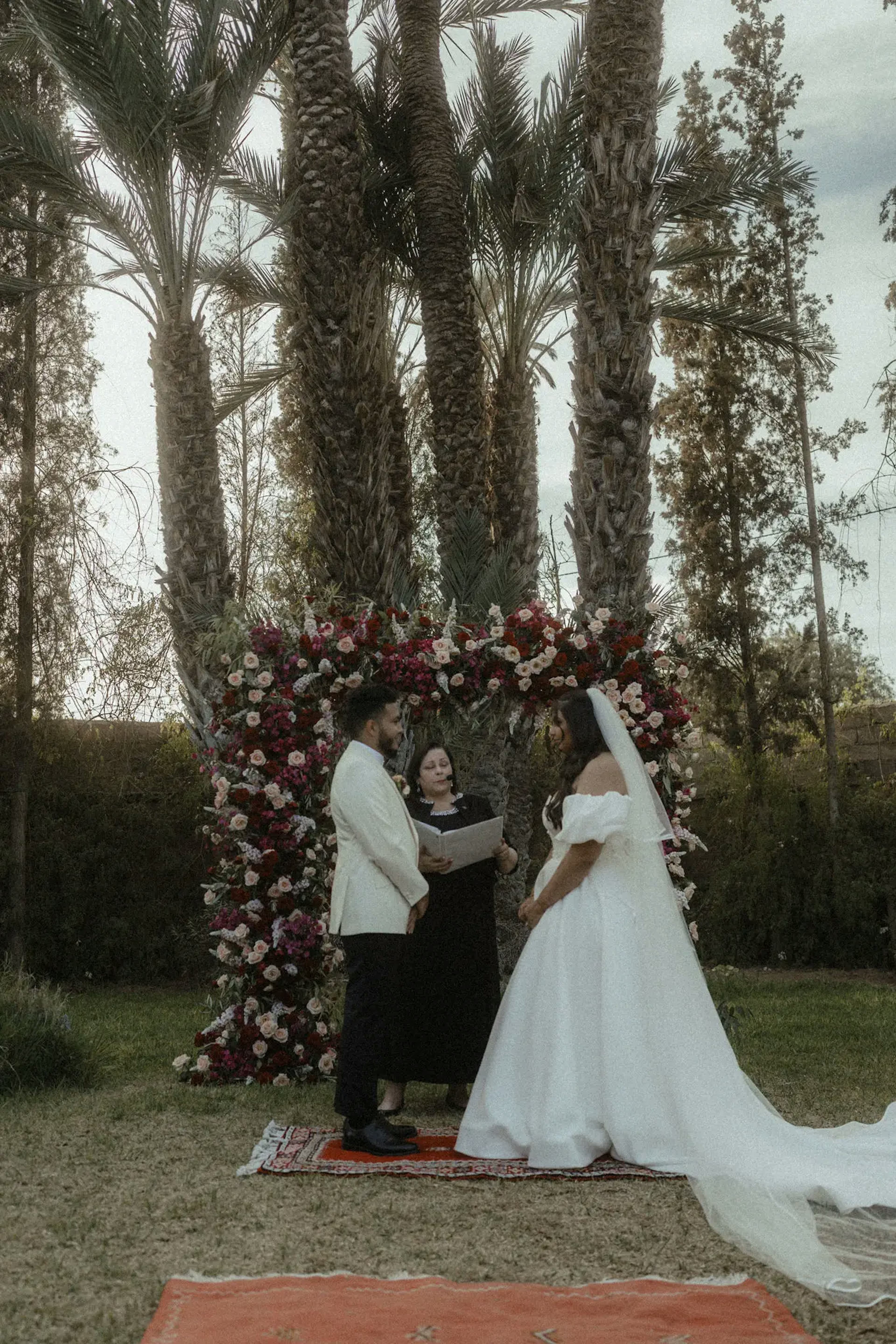 Elegant wedding floral arch