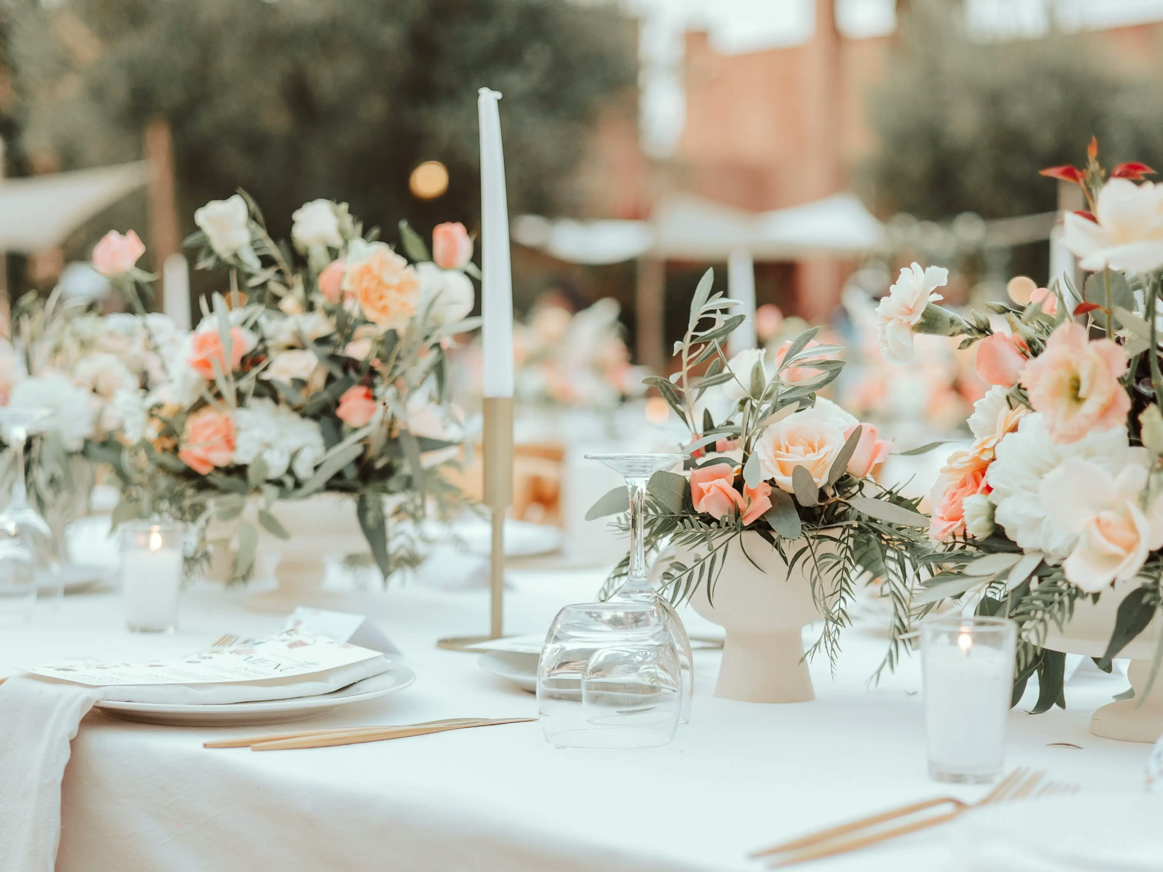 Elegant pastel coloured wedding flowers