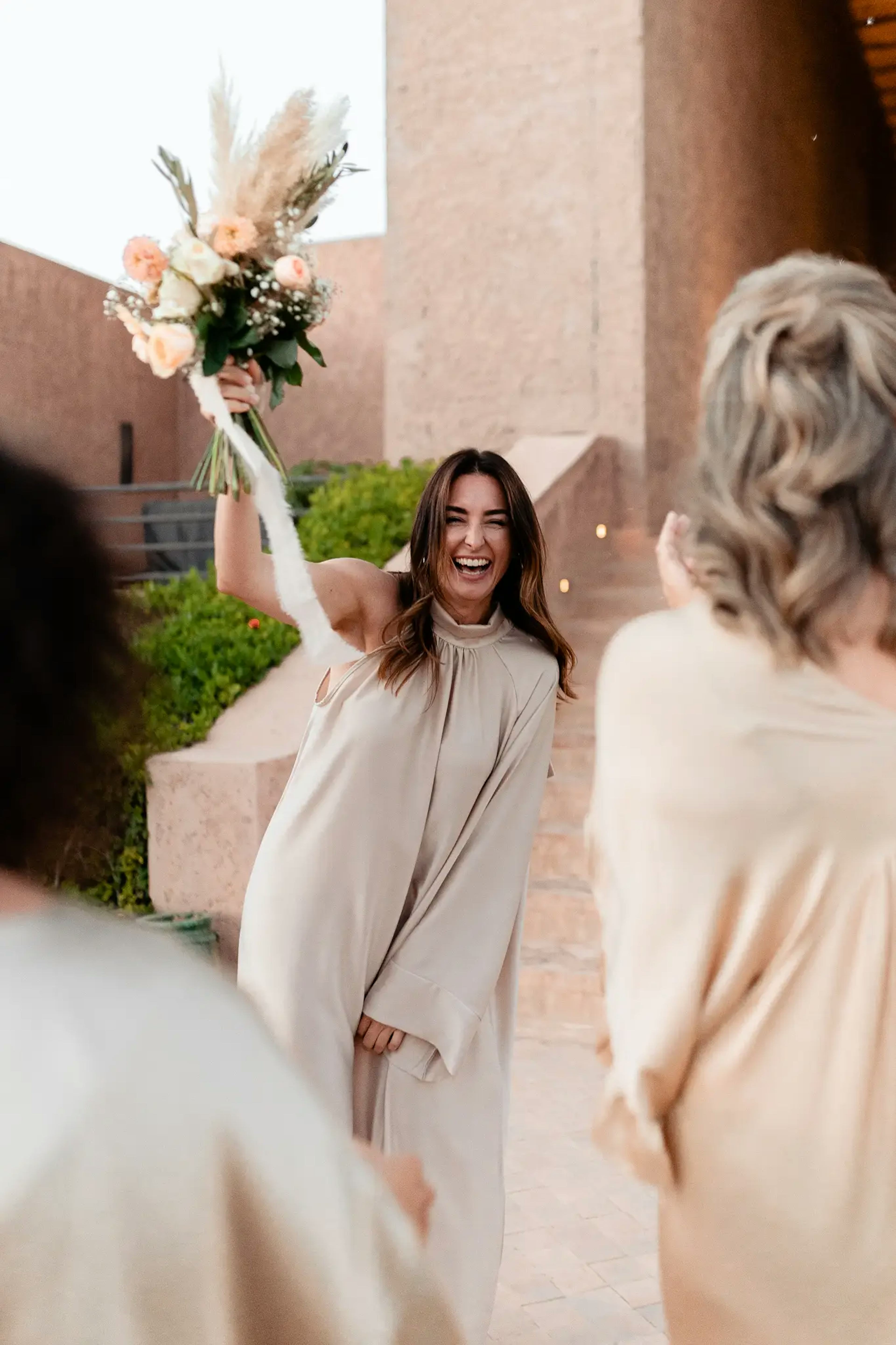 bouquet toss